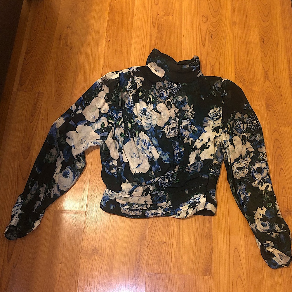 Zara printed top. Size M